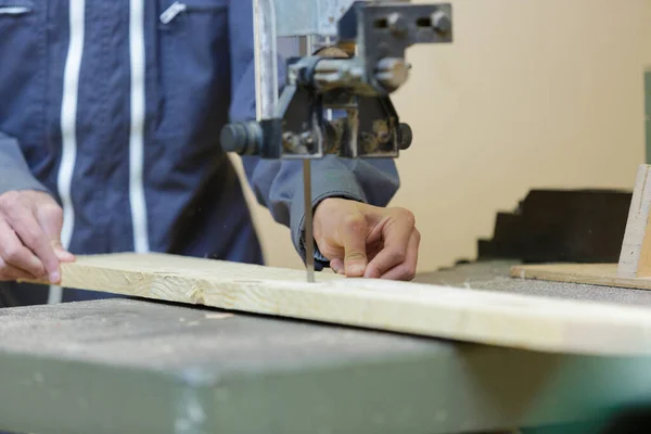 木工工厂的桌锯机 — 图库照片
