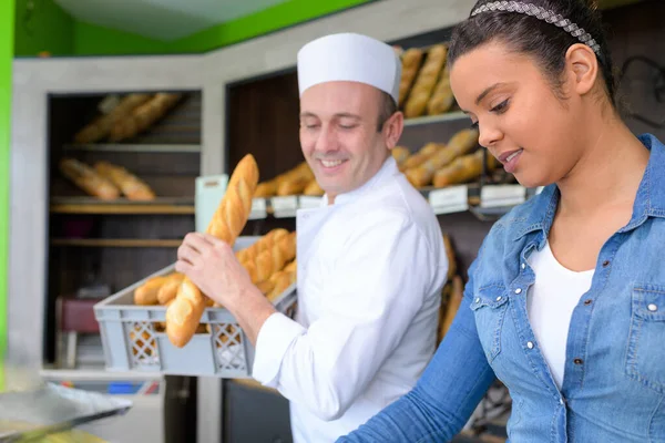 Boulanger Commis Travaillant Dans Boulangerie — Photo
