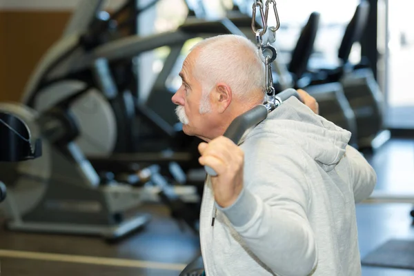 Senior Man Aan Het Sporten Gym — Stockfoto