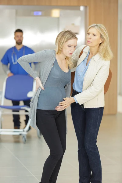 Pregnant Woman Man Corridor Hospital — Stock Photo, Image