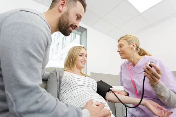 Médico Explicar Acerca Información Del Medicamento Mujer Embarazada —  Fotos de Stock