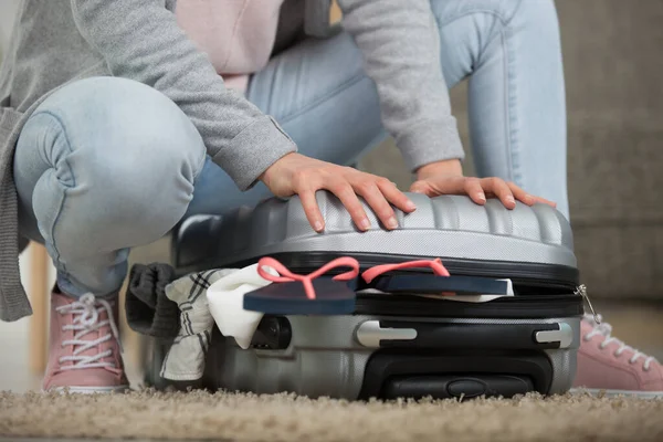Woman Trying Close Suitcase Lot Things — Stock Photo, Image