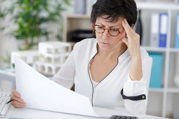 Stressed Upset Female Engineer Wearing Spectacles Looking Blueprints — Stock Photo, Image