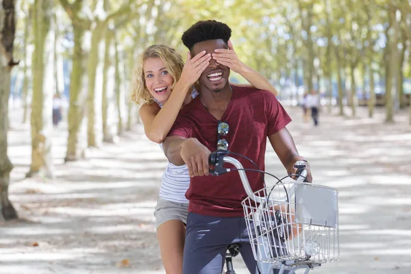 Mixed Couple Playing Bicycle Outdoors — Fotografia de Stock