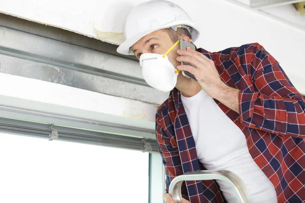 Worker Phone Climbing Insulate House Roof — Stock Photo, Image