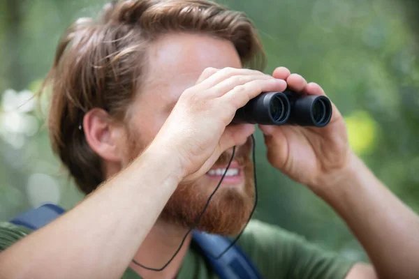 Man Countryside Looking Binoculars — Stock Photo, Image