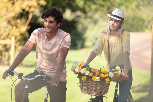 Happy Couple Riding Bicycle Outdoors Health Lifestyle Fun Love Romance — Stockfoto