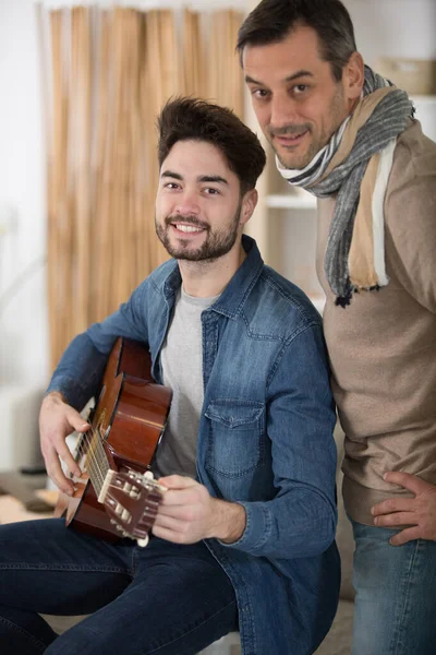 Two Guitar Players Smiling Cameara — Stock Photo, Image