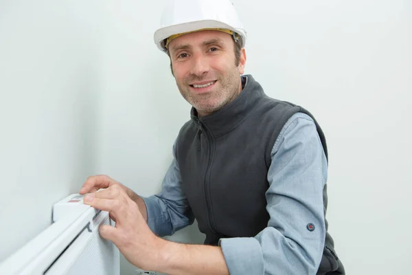 Portrait Workman Heater — Stock Photo, Image