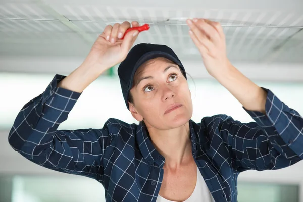 Female Worker Screwing Something Ceiling — Stock Photo, Image