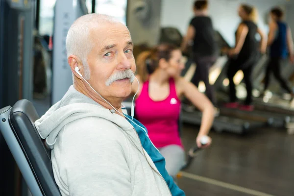 Porträt Eines Älteren Mannes Fitnessstudio — Stockfoto
