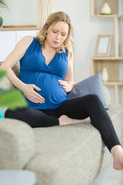 Mujer Embarazada Que Sufre Dolor Vientre — Foto de Stock