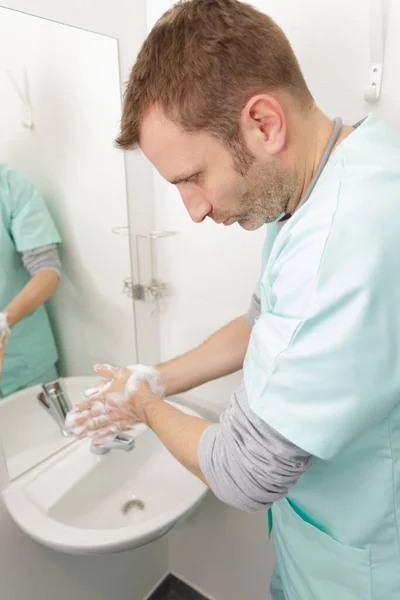 Médico Está Lavando Mãos — Fotografia de Stock