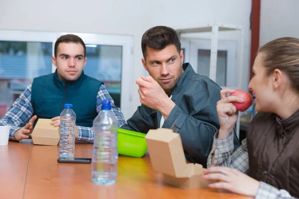 Trabalhadores Que Fazem Uma Pausa Para Almoço — Fotografia de Stock