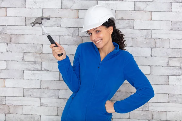 Professional Repairwoman Posing Holding Hammer — Stock Photo, Image