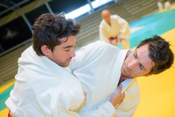 Judo Dövüşünde Iki Adam — Stok fotoğraf