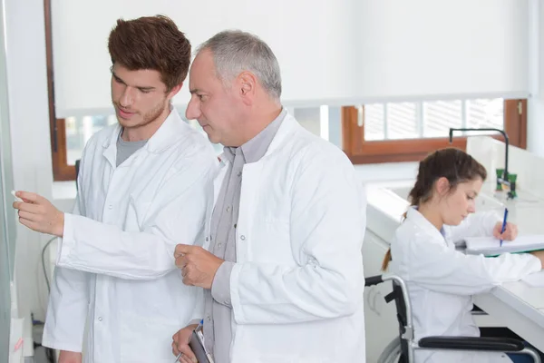 Colleagues Talking Laboratory — Stock Photo, Image