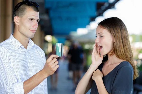 Mujer Pregunta Hombre Acerca Gastar Dinero — Foto de Stock