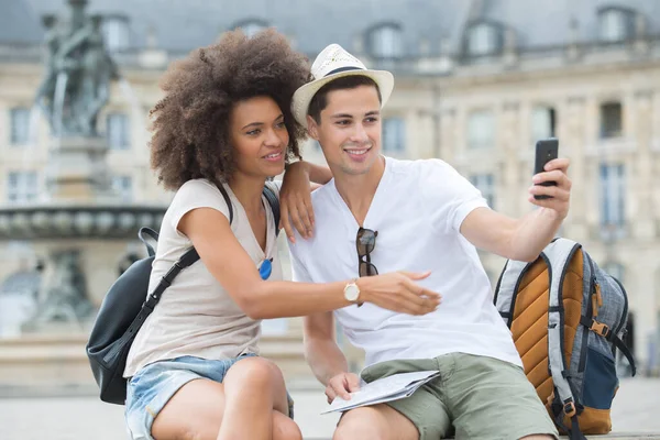 Młody Para Turystów Selfie Telefonu Komórkowego — Zdjęcie stockowe