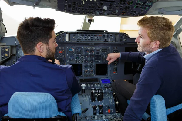 Deux Pilotes Habillés Avion Ligne Réaction Volant Uniforme — Photo