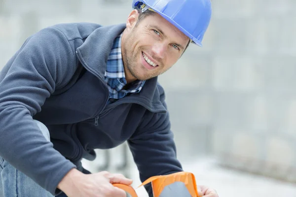 Men Builder Fixing Pipe Construction — Stock Photo, Image