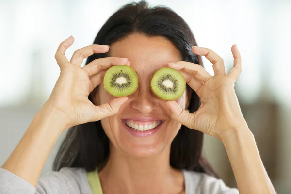 Cheerful Woman Kiwi Eyes — Stock Photo, Image