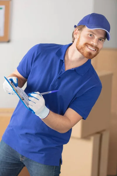 Delivery Man Signing Clipboard Receipt Delivery Package — Stock Photo, Image