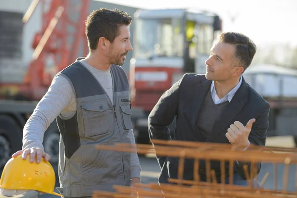 Men Talking Construction Site — Stock Photo, Image