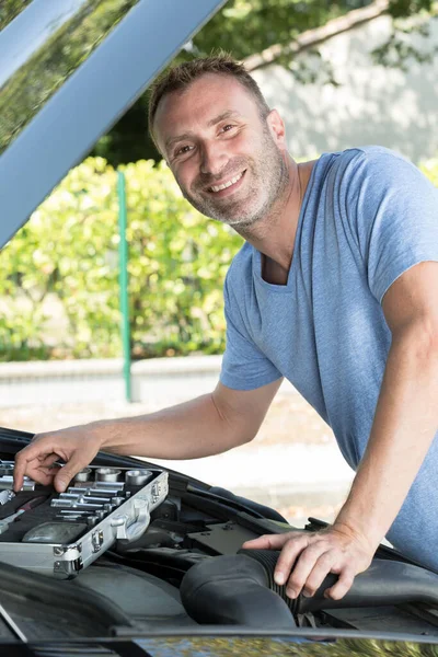 Young Father Repairing His Car — Stock Photo, Image