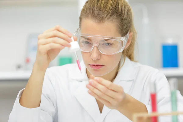 Close Female Laboratory Researcher — стоковое фото