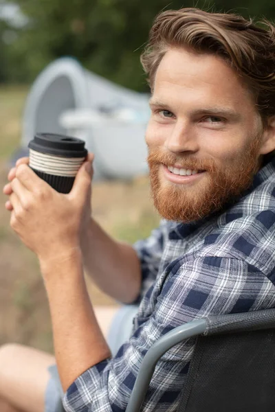 Man Kaffe Camping Resor Och Sport Koncept — Stockfoto