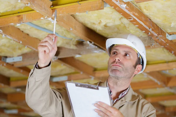 Инженер Архитектор Указывающий Потолок — стоковое фото