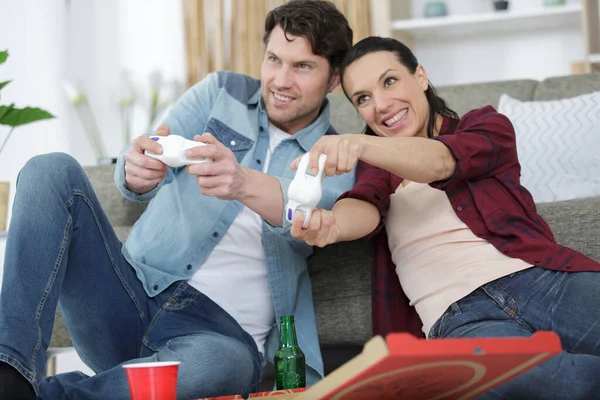 Couple Playing Video Games Couch — Stock Photo, Image