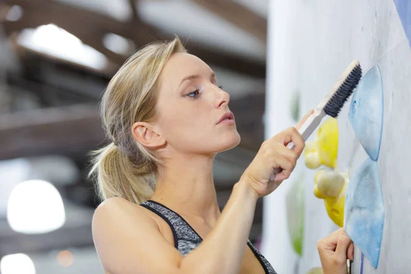 Young Woman Cleaning Climbing Sports Gym — Stock Photo, Image