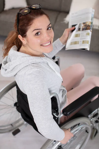 Mulher Deficiente Feliz Cadeira Rodas — Fotografia de Stock