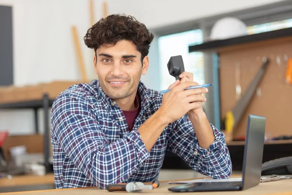 Smiling Young Carpenter Phone Call — Stock Photo, Image