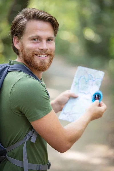 Lost Hiker Looking Map — Stock Photo, Image