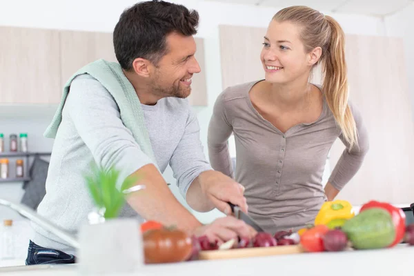 Paar Kocht Gesundes Essen Küche Lifestyle Mahlzeitenzubereitung — Stockfoto