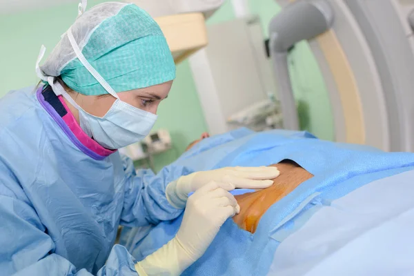 Vrouwelijke Chirurg Operatiekamer — Stockfoto