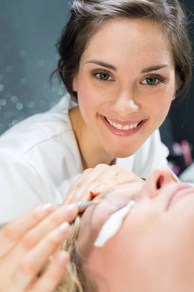 Ritratto Una Giovane Cosmetologa Professionista — Foto Stock