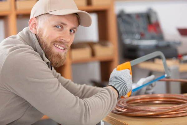Plumber Cutting Copper Pipe Pipe Cutter — Stock Photo, Image
