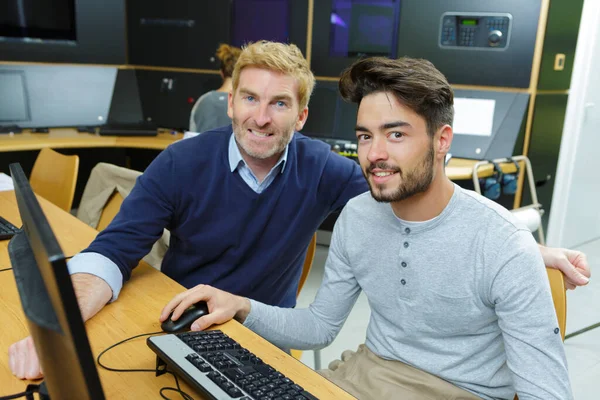 Tutor Helping Mature Man Computer Class — Stock Photo, Image