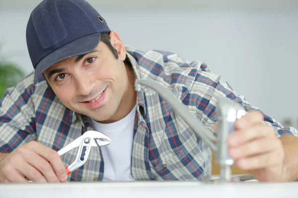 Confident Young Car Mechanic — Stock Photo, Image
