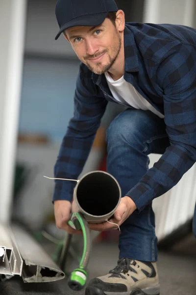 Worker Repairing Pipe — Stock Photo, Image