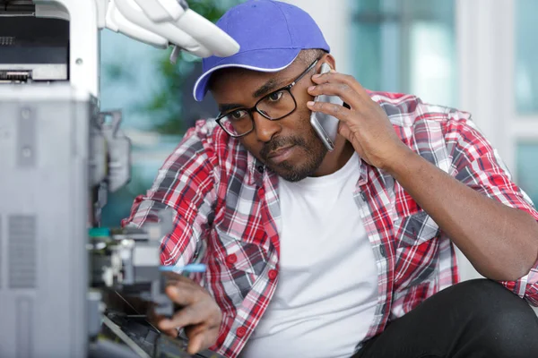 Technician Repairing Photocopier Talking Telephone — Stock Photo, Image