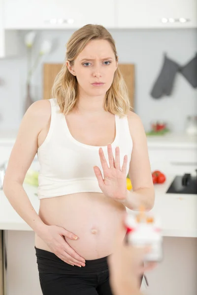 Una Mujer Embarazada Con Vientre Niega Fumar — Foto de Stock