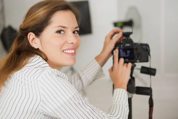 Portrait Young Attractive Woman Photographer Studio — Stock Photo, Image