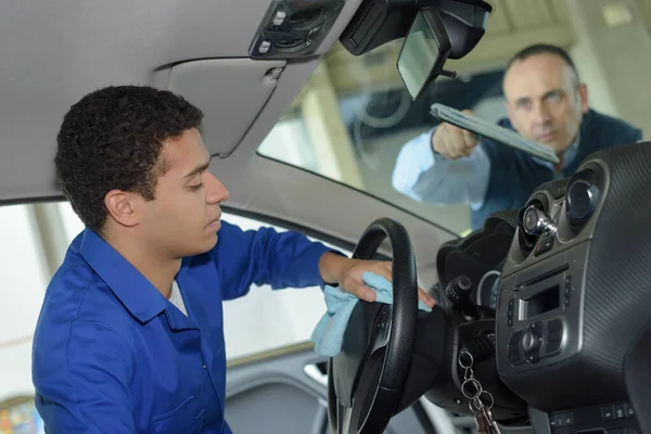 Young Man Cleaning Car Interior — Stock Photo, Image