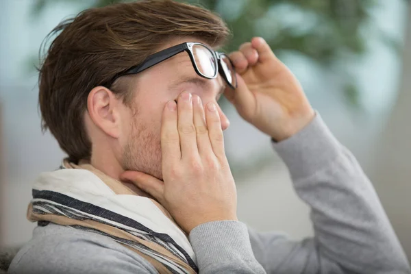 Homem Cansado Olhos Nas Mãos Óculos — Fotografia de Stock