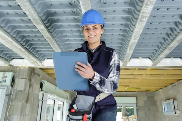 Female Worker Taking Inventory Clipboard — Stock Photo, Image